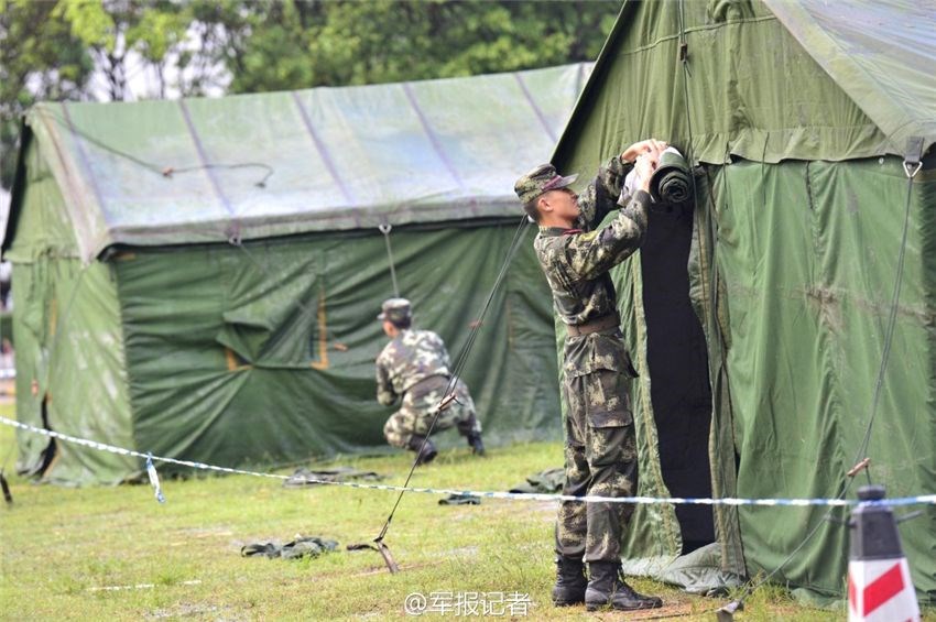 峨山充气迷彩帐篷